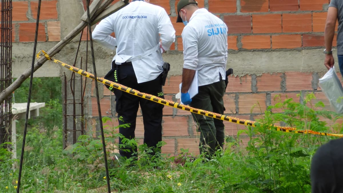 Ofrecen $10 millones de recompensa por hombre que mató a su pareja frente a sus 5 hijos