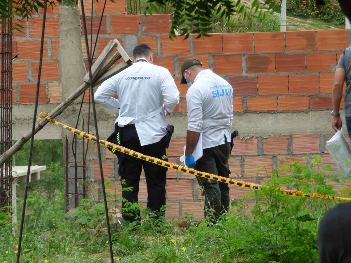 Ofrecen $10 millones de recompensa por hombre que mató a su pareja frente a sus 5 hijos