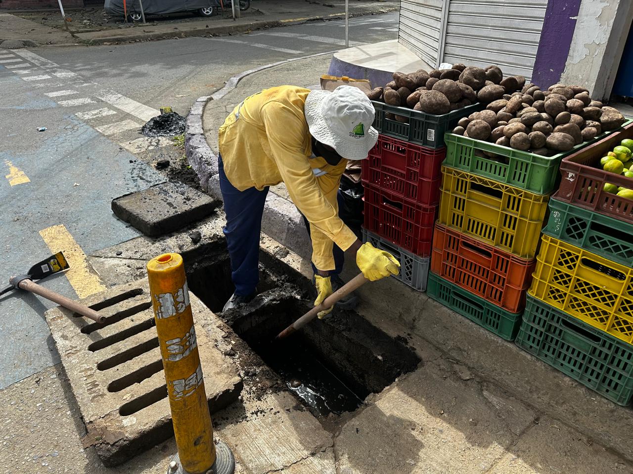 Foto: Emcali / Limpieza de sumideros