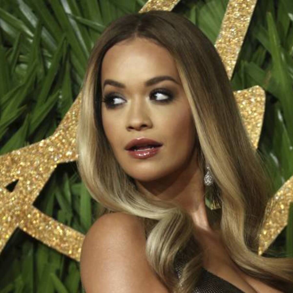 Rita Ora posa desnuda en las redes sociales