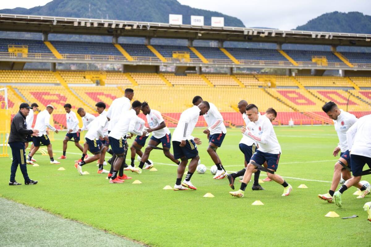 Los convocados de la Selección Colombia se entrenan en el estadio El Campín.