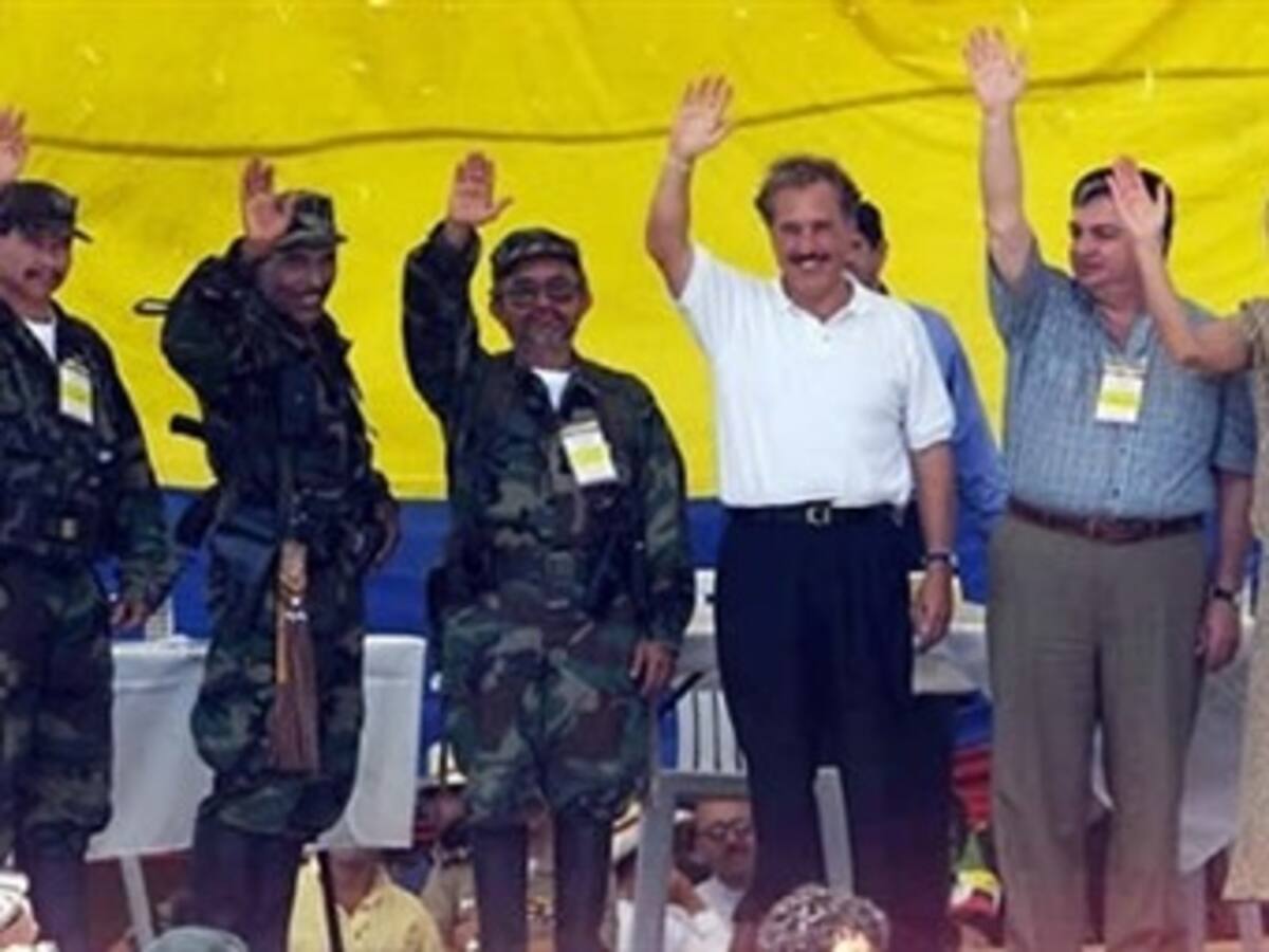 Quien no me dejaba romper el proceso de diálogo con las Farc era la comunidad internacional: Pastrana