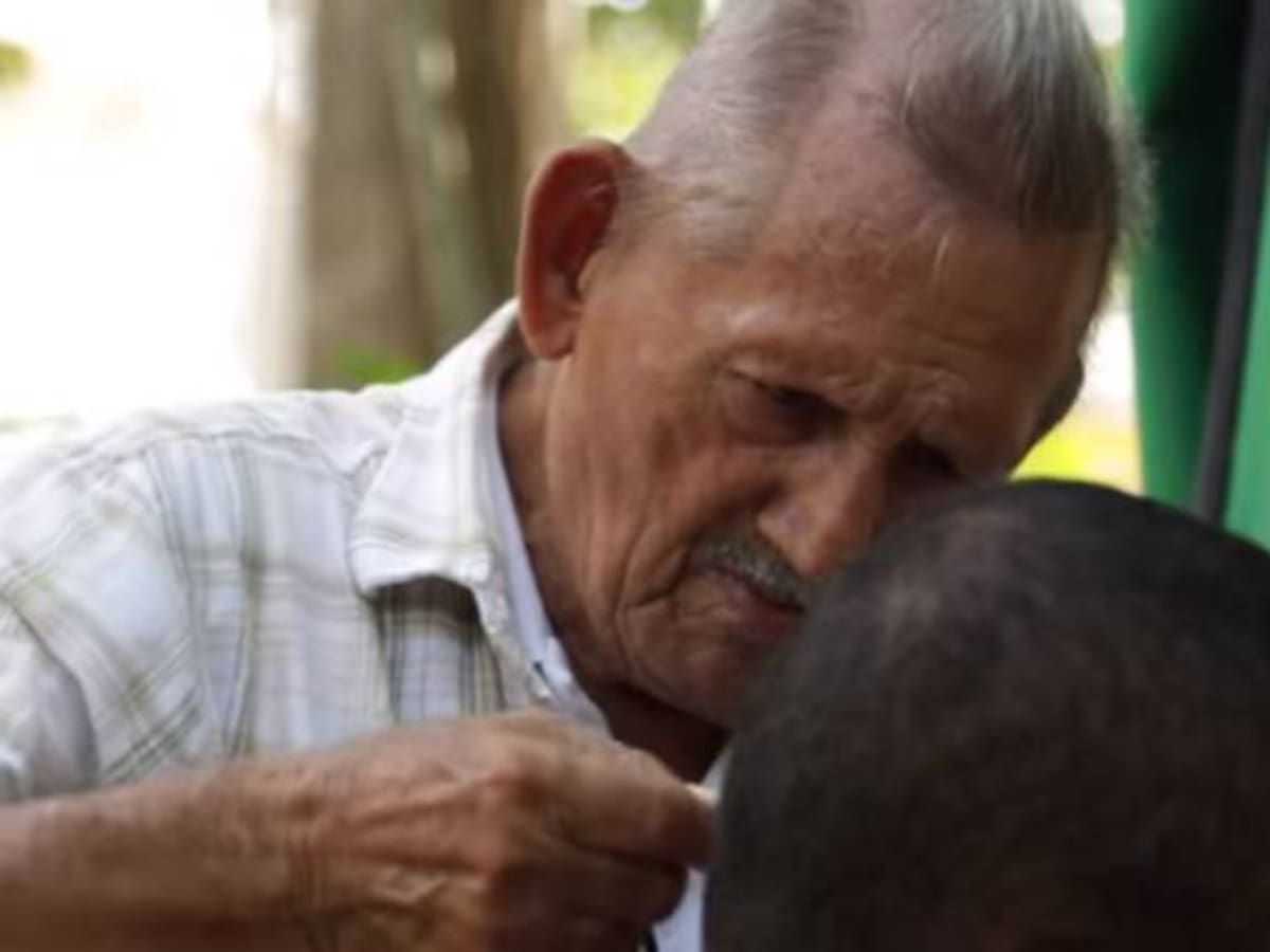 El último barbero del parque lineal de Montería