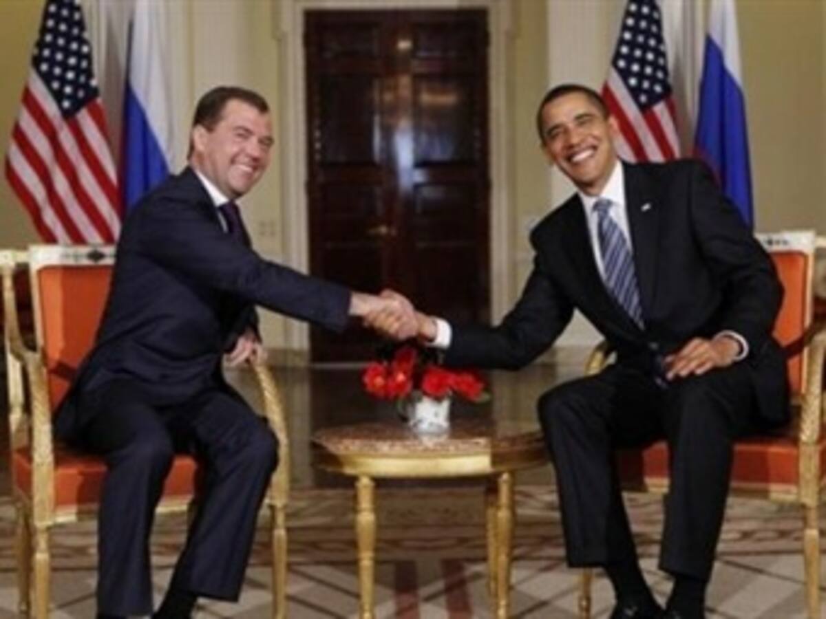 EEUU y Rusia sellan un nuevo tratado que reduce en un 30% el arsenal nuclear