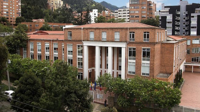 Miembro del Consejo de Administración del Liceo Francés sí estuvo reunido con Fondo Ashmore