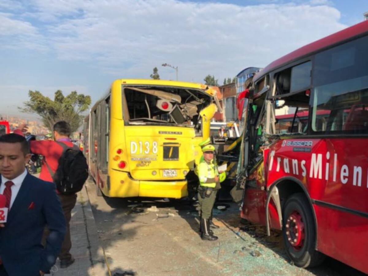 Heridos en accidente de Transmilenio dicen que conductor se quedó dormido