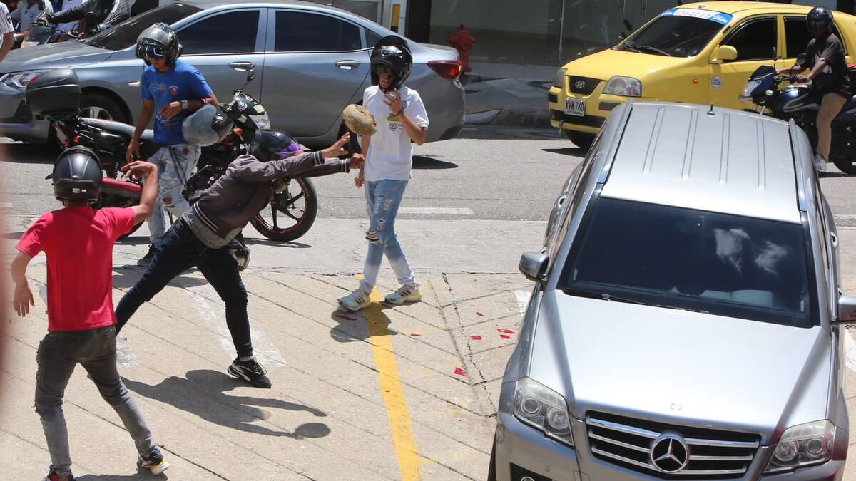 Capturados 5 hombres que vandalizaron Bucaramanga