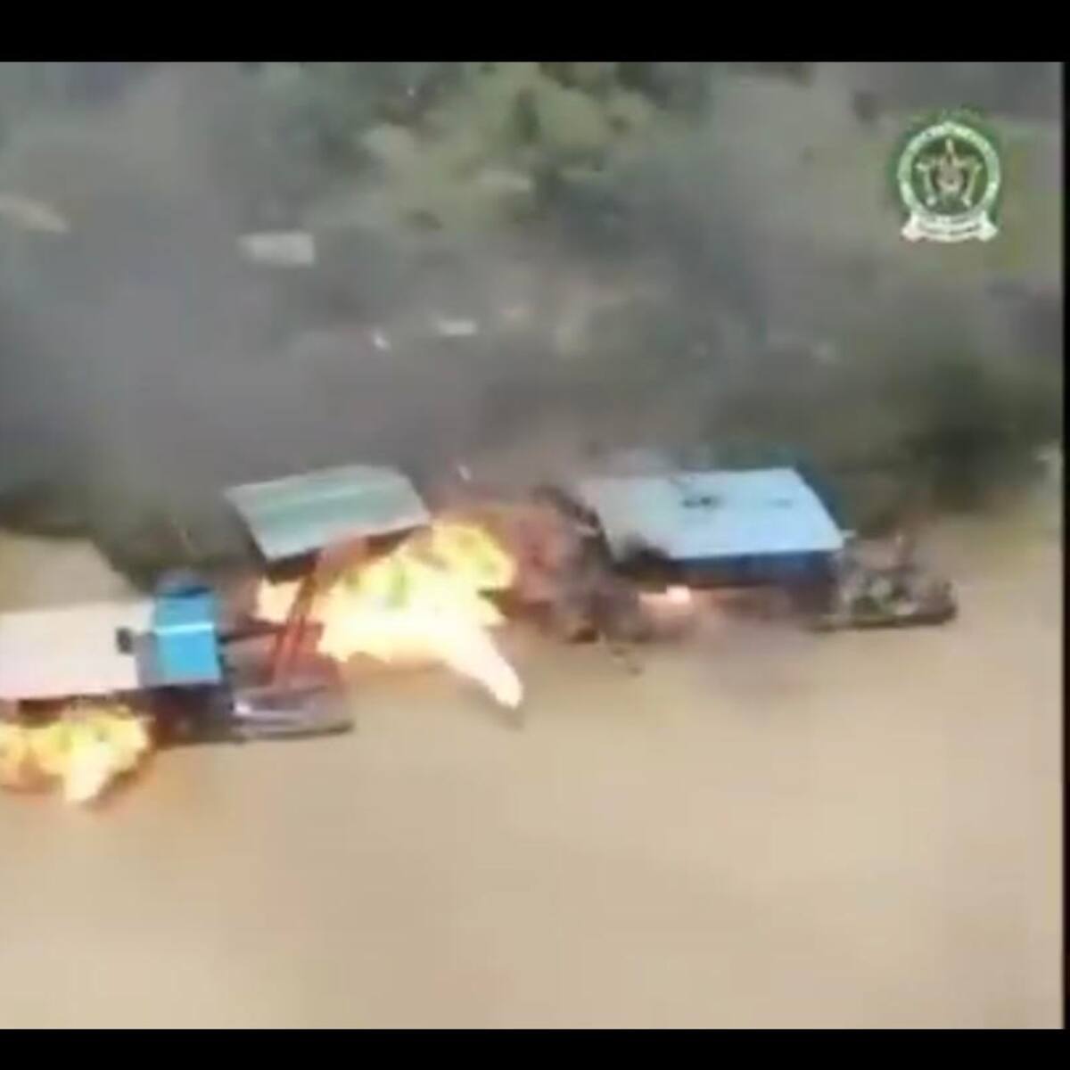 Destruyeron dragas y excavadoras del Clan del Golfo usadas para extraer oro ilegal en el Bajo Cauca