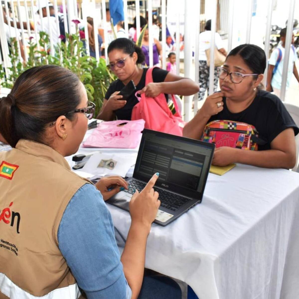 San Pedro Mártir vivió una jornada de servicios y trámites con Gobierno al Barrio