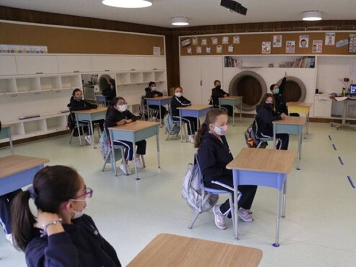 ¿Debería dictarse la clase de religión en los colegios?