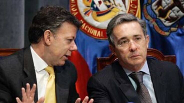 Académicos y políticos buscarán acabar confrontación Santos-Uribe