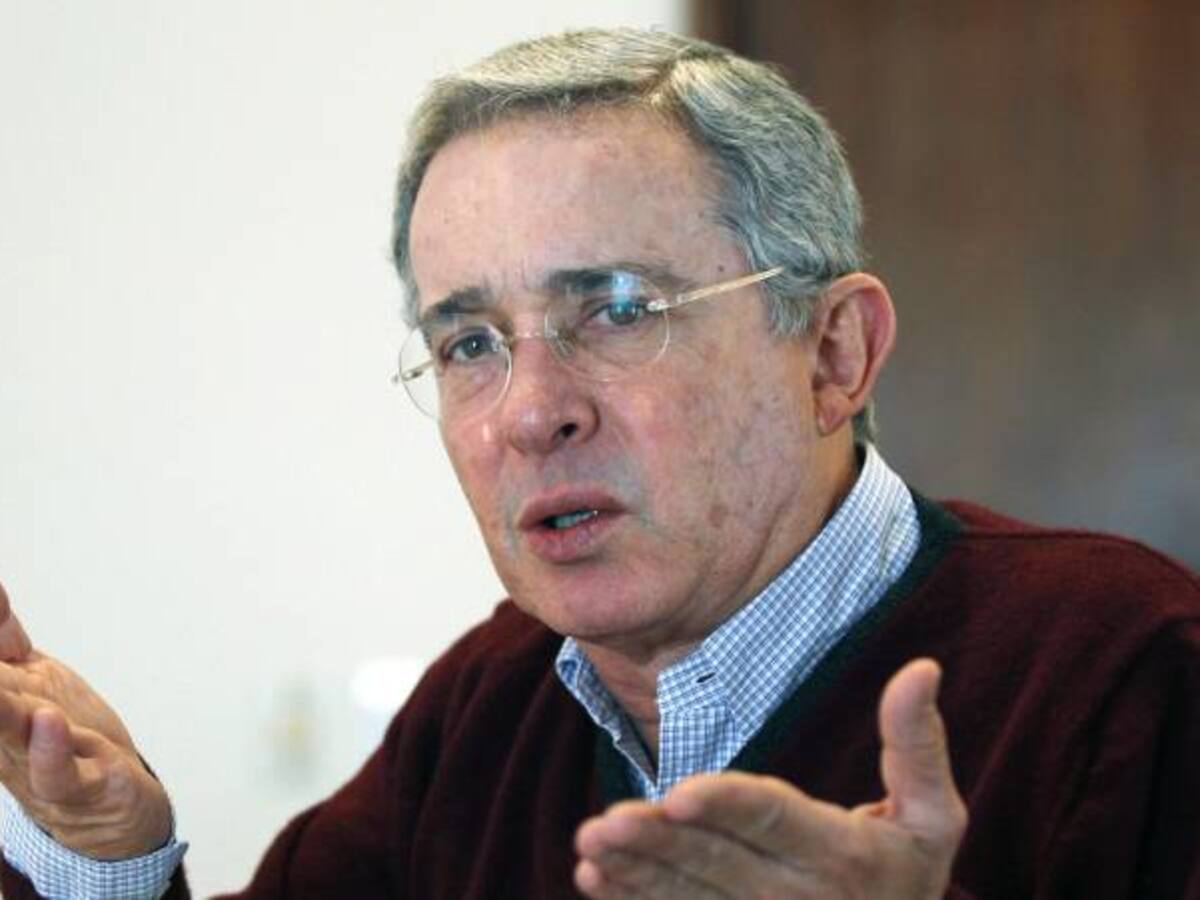 Uribe dice que las Farc se demoraron en firmar la paz con Santos