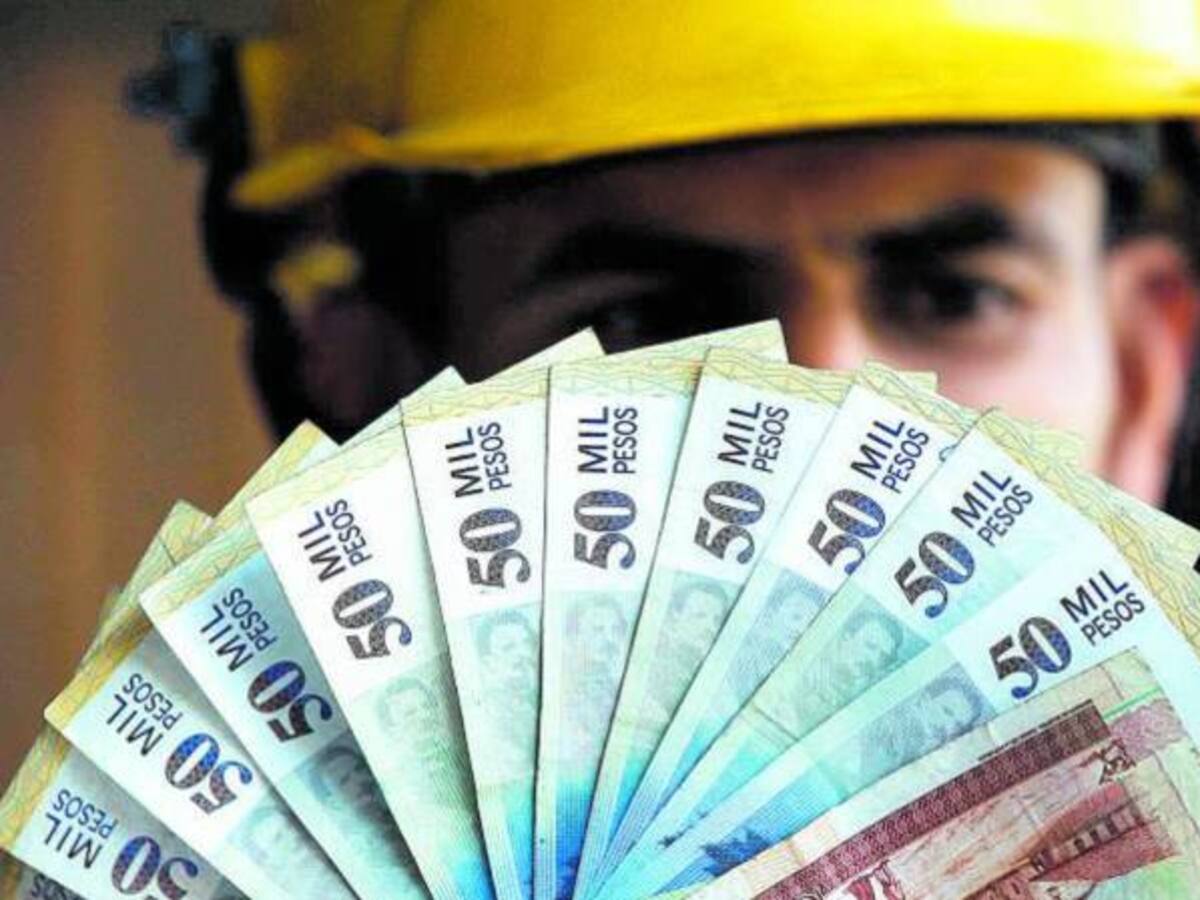 El aumento del salario mínimo no alcanzará para cubrir las alzas en 2018: ciudadanos