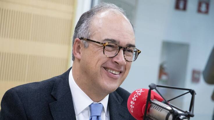 Por qué caen los precios del petróleo