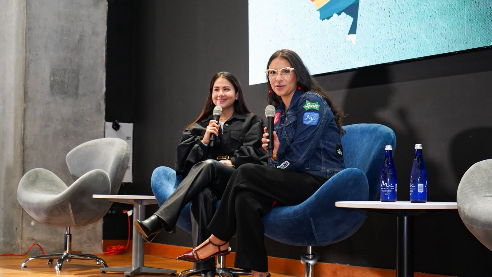 Valentina Ortiz, jefe de Comunicaciones y Sostenibilidad de Coca-Cola FEMSA e Isabel González, gerente de Comunicaciones y Sostenibilidad de Coca-Cola para Colombia y Venezuela. | Foto: Caracol Radio