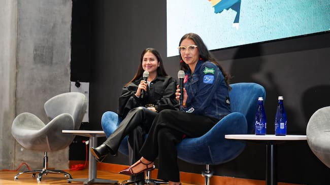 Valentina Ortiz, jefe de Comunicaciones y Sostenibilidad de Coca-Cola FEMSA e Isabel González, gerente de Comunicaciones y Sostenibilidad de Coca-Cola para Colombia y Venezuela. | Foto: Caracol Radio