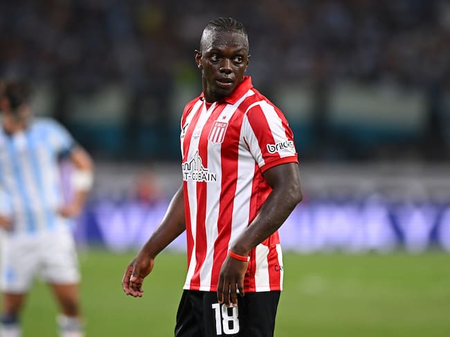 SANTIAGO DEL ESTERO, ARGENTINA - DECEMBER 13: Edwin Cetre of Estudiantes looks on during the Torneo Clausura Betano 2025 Final match between Racing Club and Estudiantes at Estadio Unico Madre de Ciudades on December 13, 2025 in Santiago del Estero, Argentina. (Photo by Rodrigo Valle/Getty Images)
