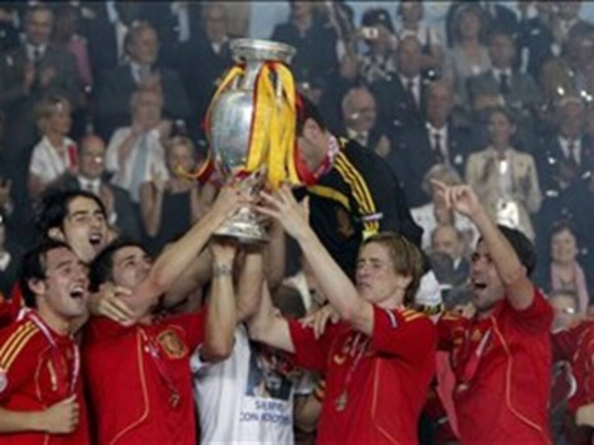 España quierer retener su título en la Eurocopa que comienza en Varsovia