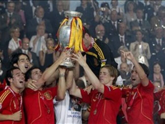 España quierer retener su título en la Eurocopa que comienza en Varsovia