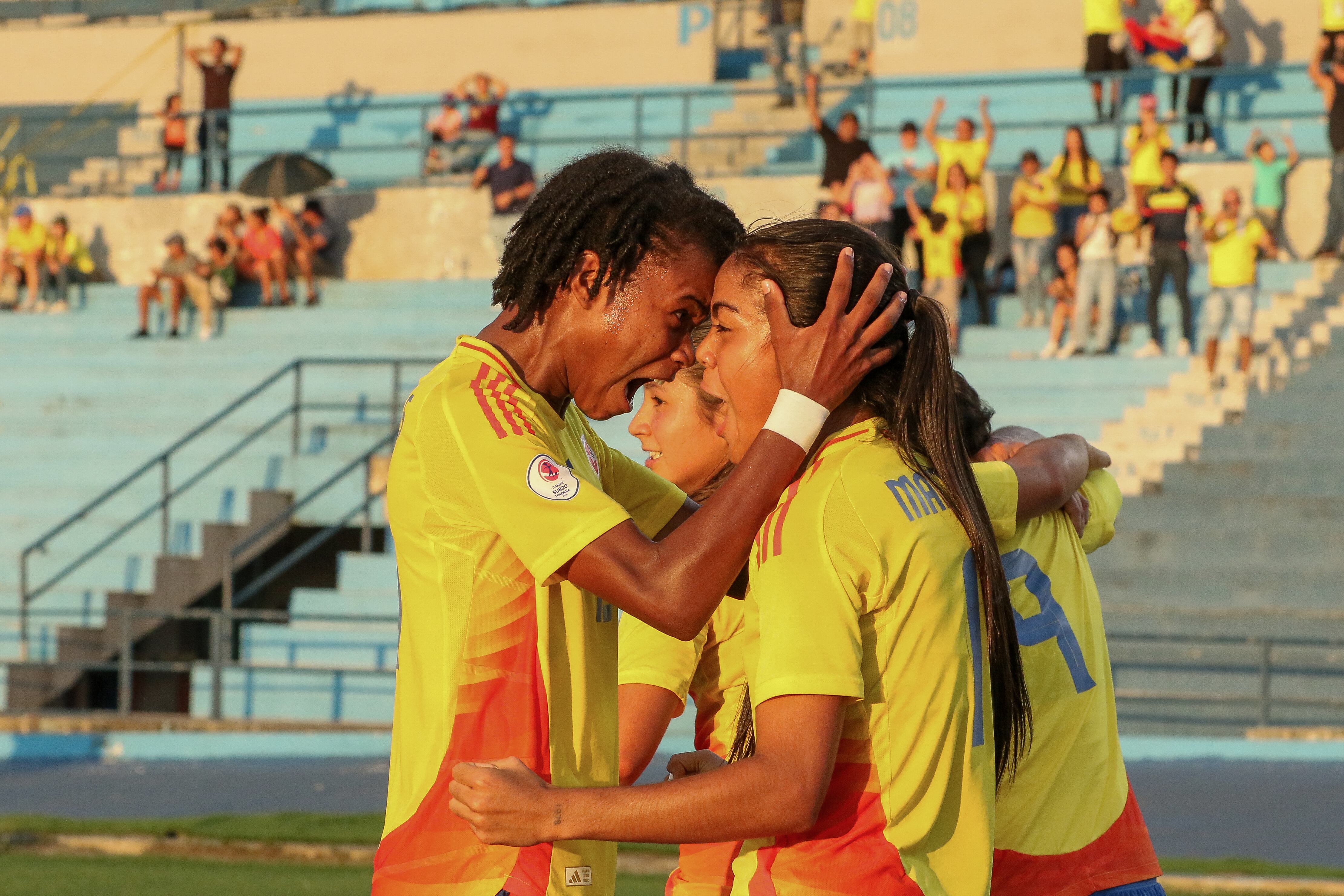 Jugadoras de Colombia celebran un gol en partido por el Sudamericano Femenino sub-20 (Ecuador). EFE/Jonathan Miranda