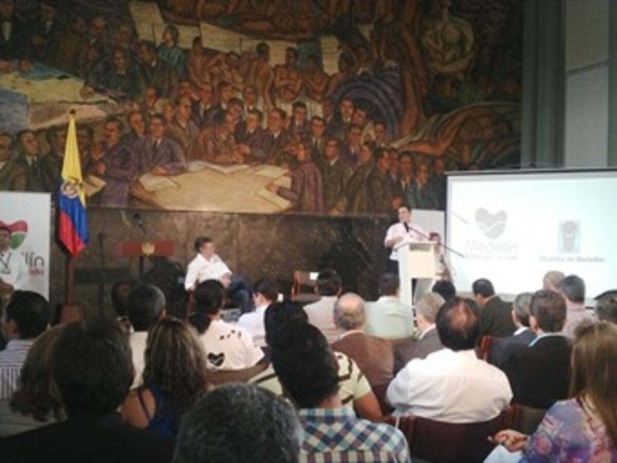 Santos anuncia llegada de 300 policías a Medellín