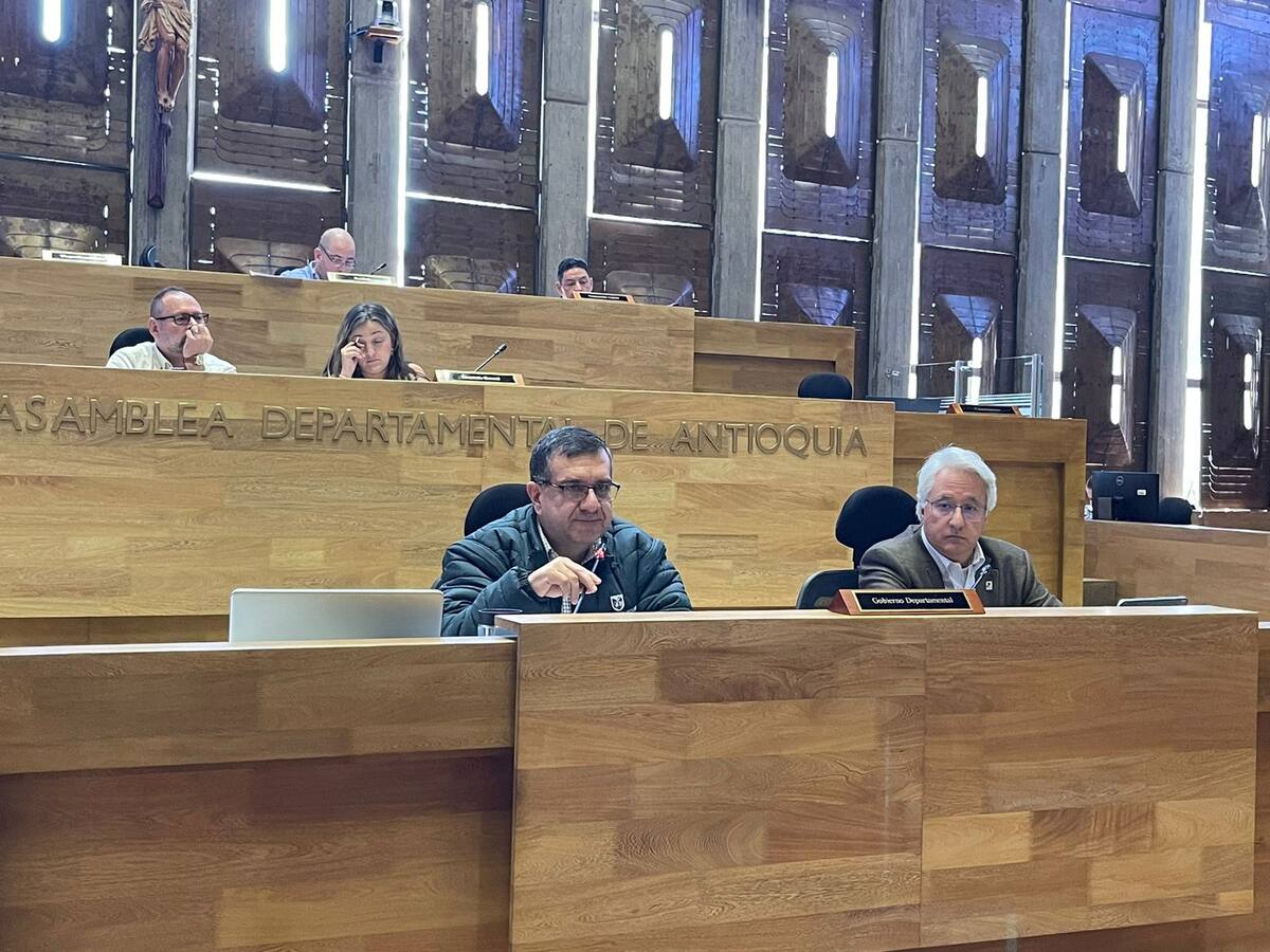 Asamblea de Antioquia aprobó recursos para mantenimiento vial y comprar vagones del Metro