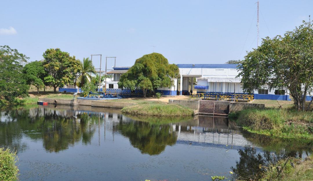 Según la compañía, los manifestantes obligaron al operador a parar la operación de la estación de bombeo, afectando la producción del acueducto local
