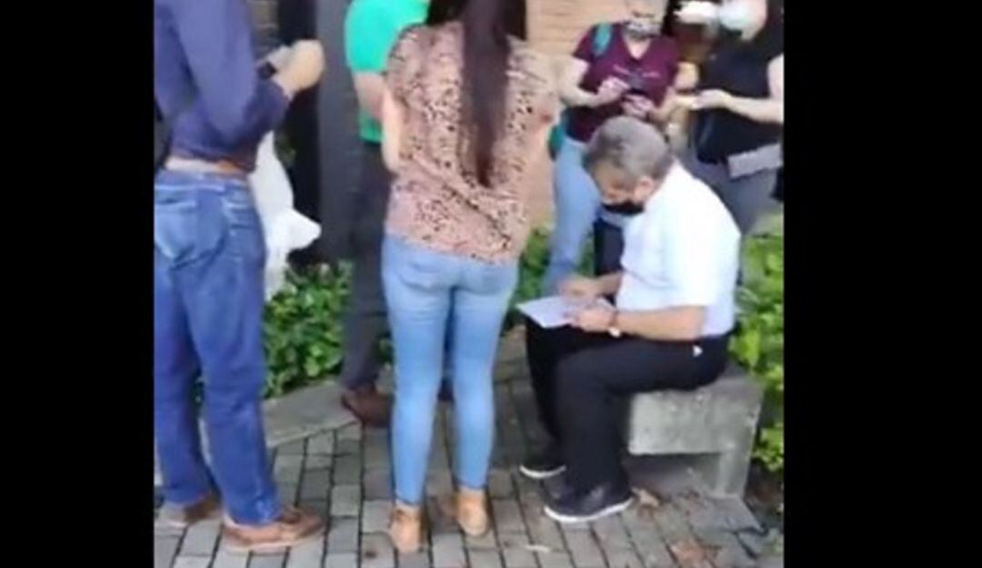 El juzgado 33 administrativo de oralidad del circuito de Medellín, ordenó la suspensión temporal del proceso de recolección de firmas