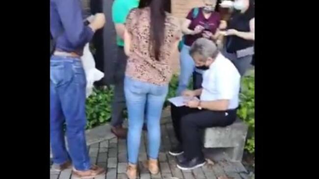 El juzgado 33 administrativo de oralidad del circuito de Medellín, ordenó la suspensión temporal del proceso de recolección de firmas