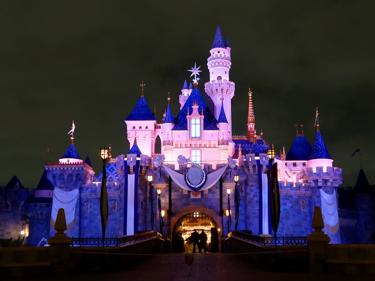 ¿Cuál es la mejor temporada para ir a Disneyland desde Colombia?