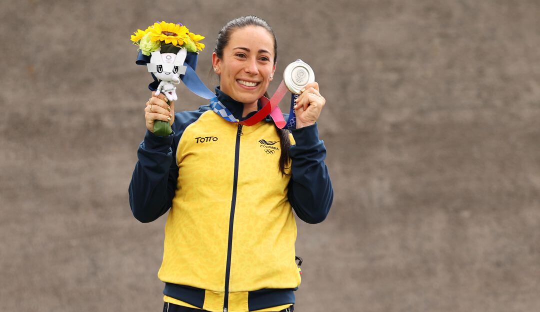 Mariana Pajón en la coronación de la final de BMX en Tokio 2020