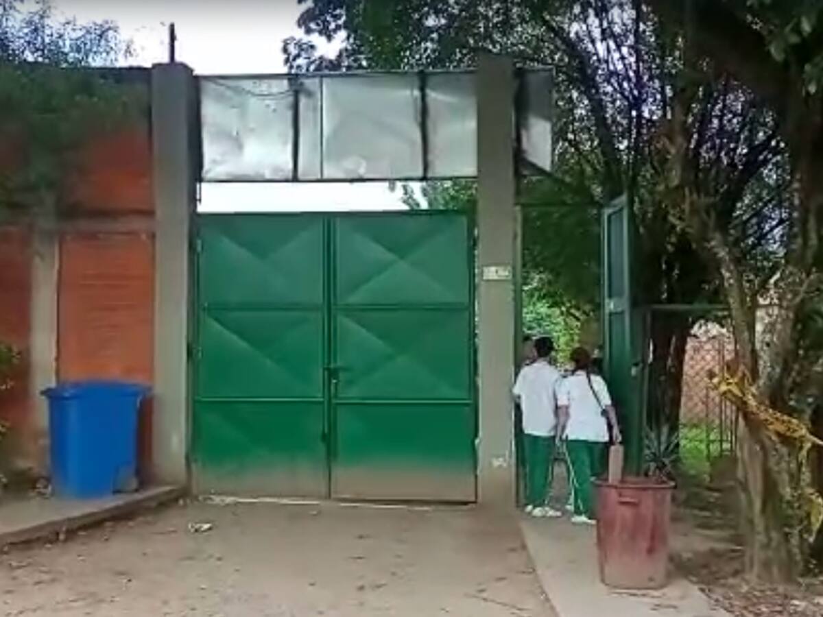 Jóvenes de un colegio de Ibagué denuncian que les toca hacer aseo y vigilar la sede