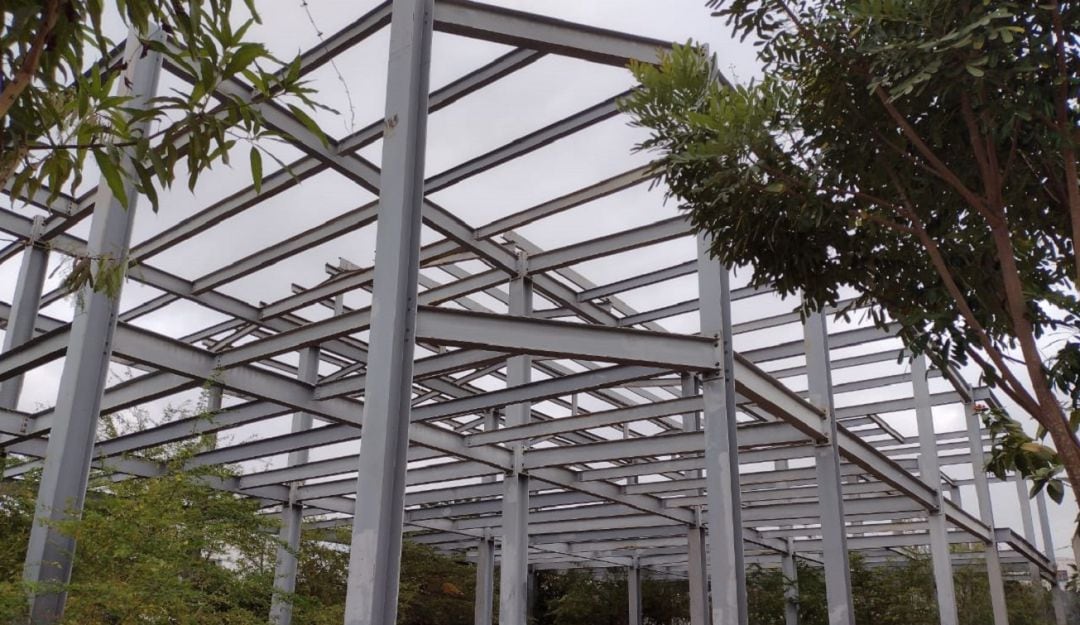 En este elefante blanco de la ciudad se robaron hasta los cables de energía eléctrica