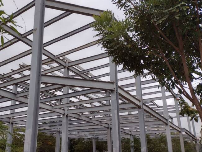 En este elefante blanco de la ciudad se robaron hasta los cables de energía eléctrica