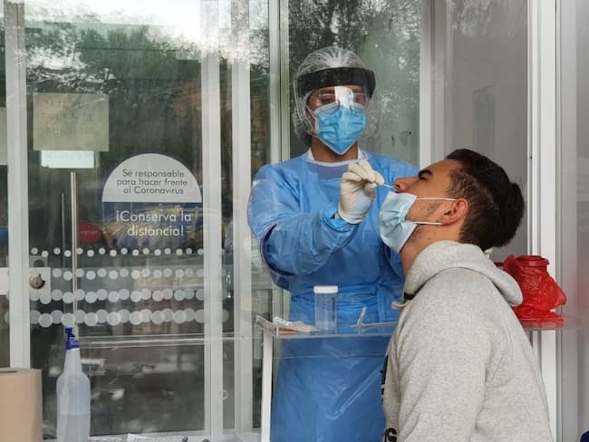 Instalan cabinas en Medellín para realizar pruebas gratuitas de coronavirus