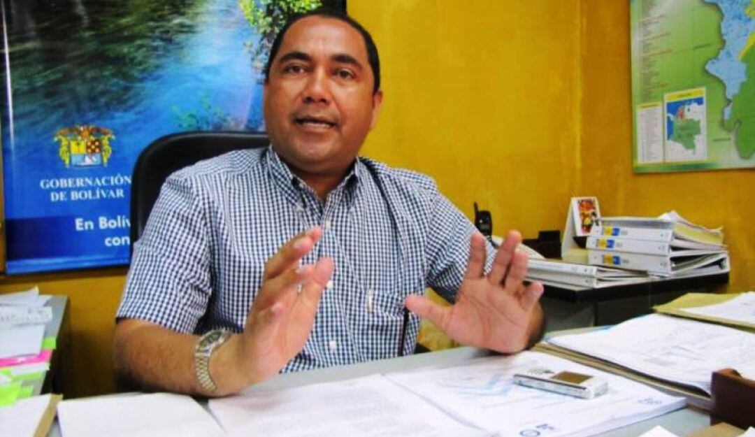 El exfuncionario es investigado por presunta omisión en supervisión de contratos