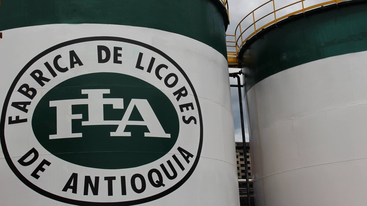 Trabajadores de Fábrica de Licores de Antioquia declaran huelga por incumplimiento de Administración