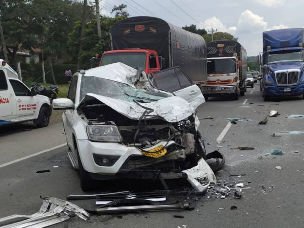 Un muerto y cuatro heridos deja accidente de tránsito en vías del Valle