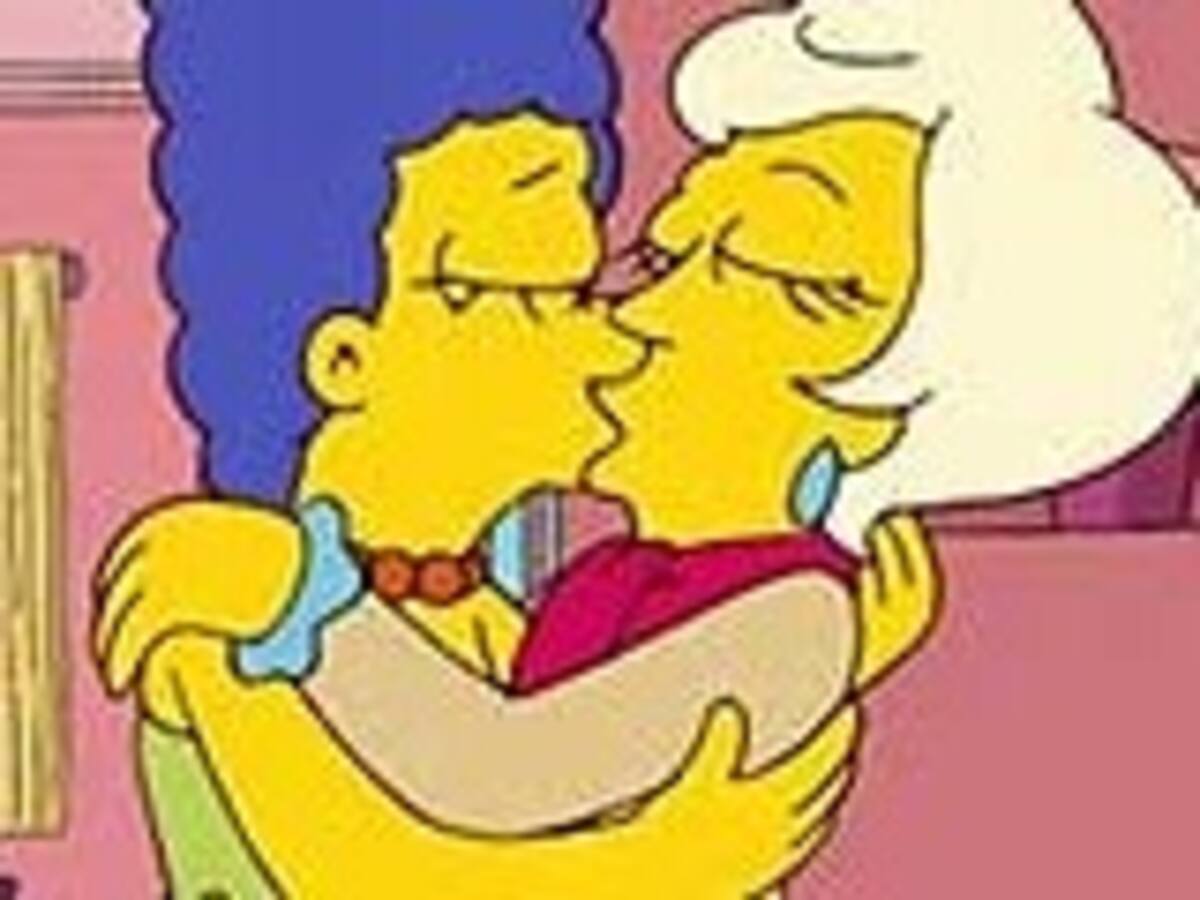Marge Simpson causa polémica por un beso con otra mujer