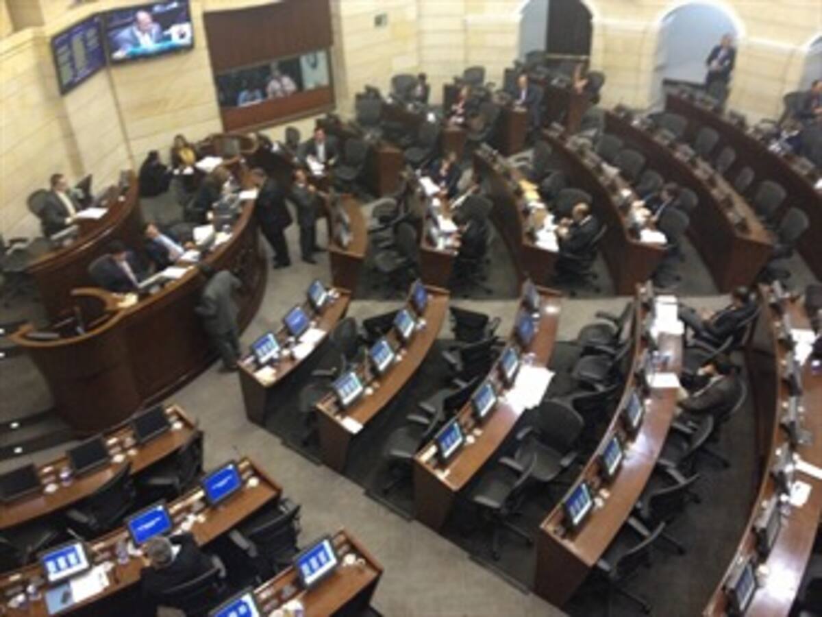 Por dos cocteles se aplazó votación del matrimonio homosexual