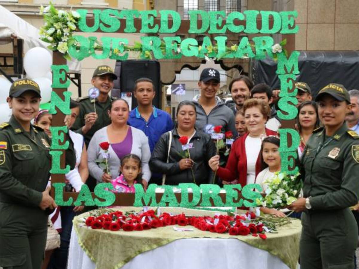 Policía de Caldas busca celebrar en paz el Día de la Madre