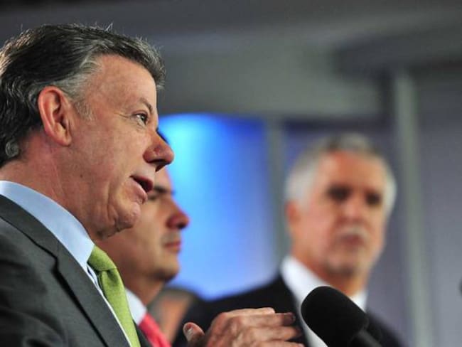 Santos niega crisis y anuncia que habrá nuevo equipo negociador con el Eln