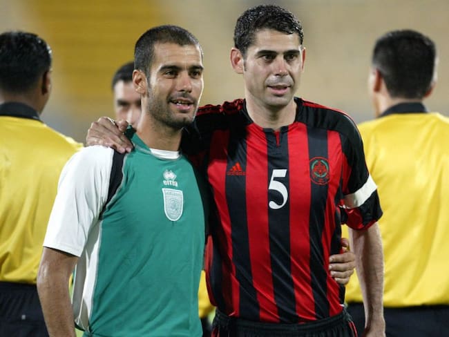Pep Guardiola del Al-Ahli con Fernando Hierro del Al-Rayyan en 2004