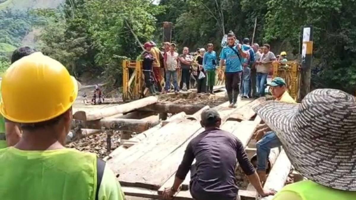 Con maquinaria amarilla atienden emergencias viales en Catatumbo