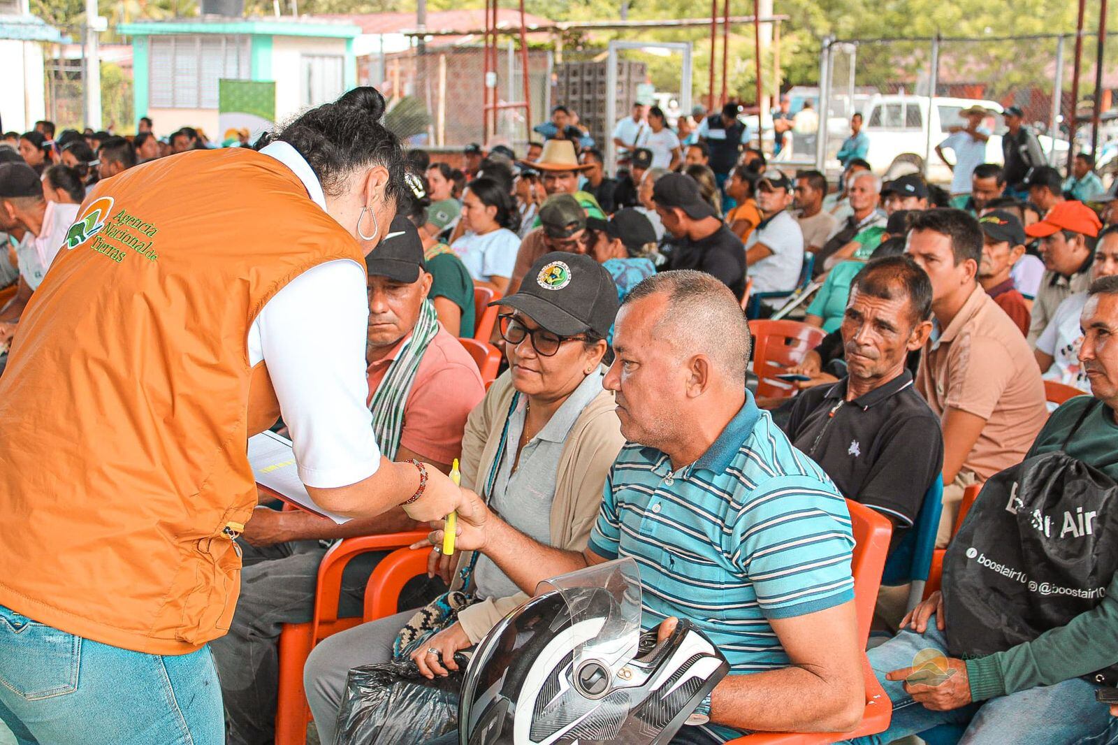 La Agencia Nacional de Tierras hace entrega de los predios a los campesinos e indígenas en el Norte de Santander.