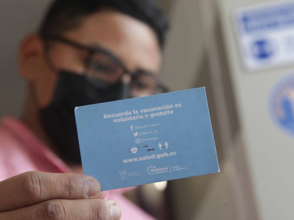 Ecuador afirma que ya hay transmisión comunitaria de ómicron