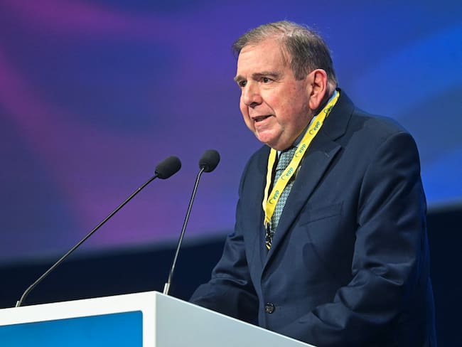 El líder opositor venezolano Edmundo González Urrutia pronuncia un discurso en Valencia, España el 30 de abril de 2025. (Foto de JOSE JORDAN/AFP via Getty Images)
