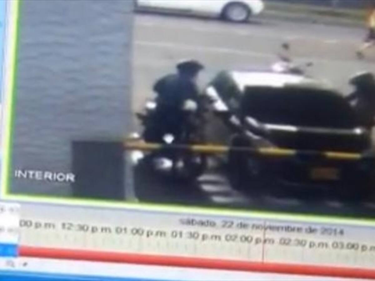 Ladrones en moto roban en la puerta del Club Campestre de Medellín