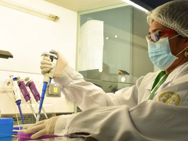 Unisimón recibirá $2.000 millones para fortalecer su laboratorio
