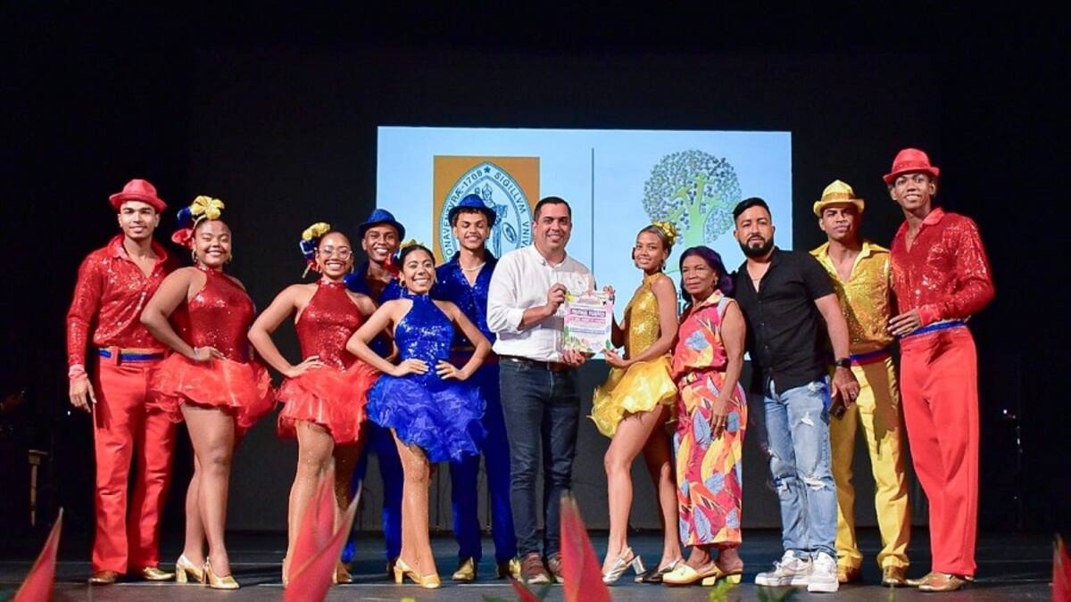 IPCC entregó a los ganadores del Desfile de Independencia y a candidatas del Reinado
